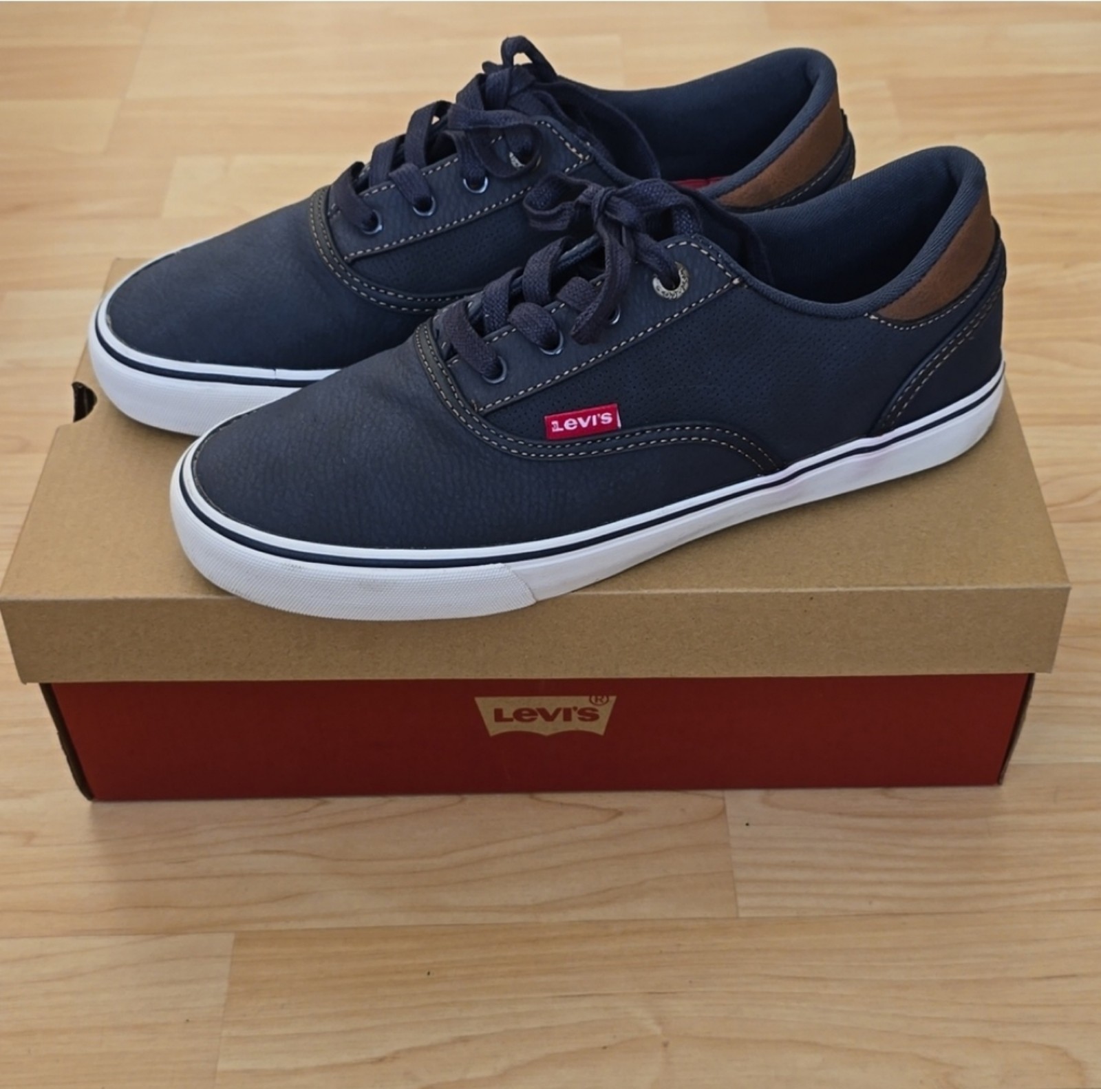 Levi's Men's Ethan Perforated Comfort Navy/Tan Sneakers Size 8