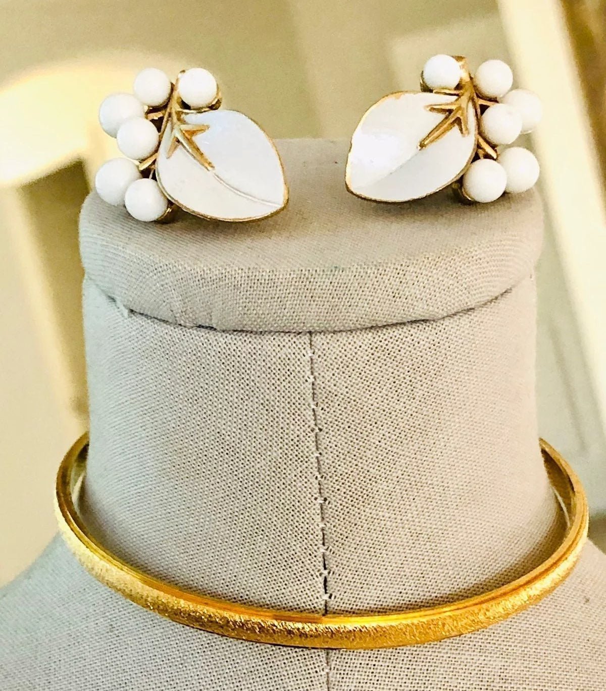 Vintage Trifari Bacelet & Clip earrings