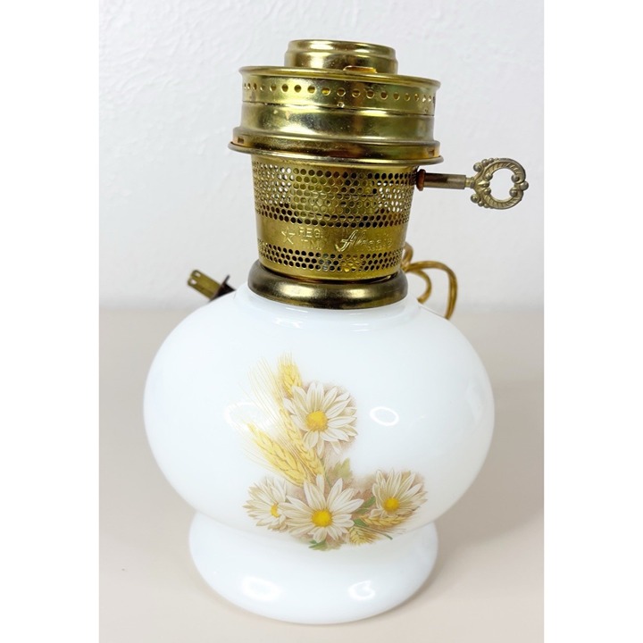 Vintage Aladdin 23 Kerosene Oil Lamp Daisies Wheat Milk Glass Floral White EUC