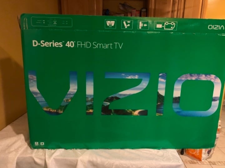 40” VIZIO DAMAGED Display