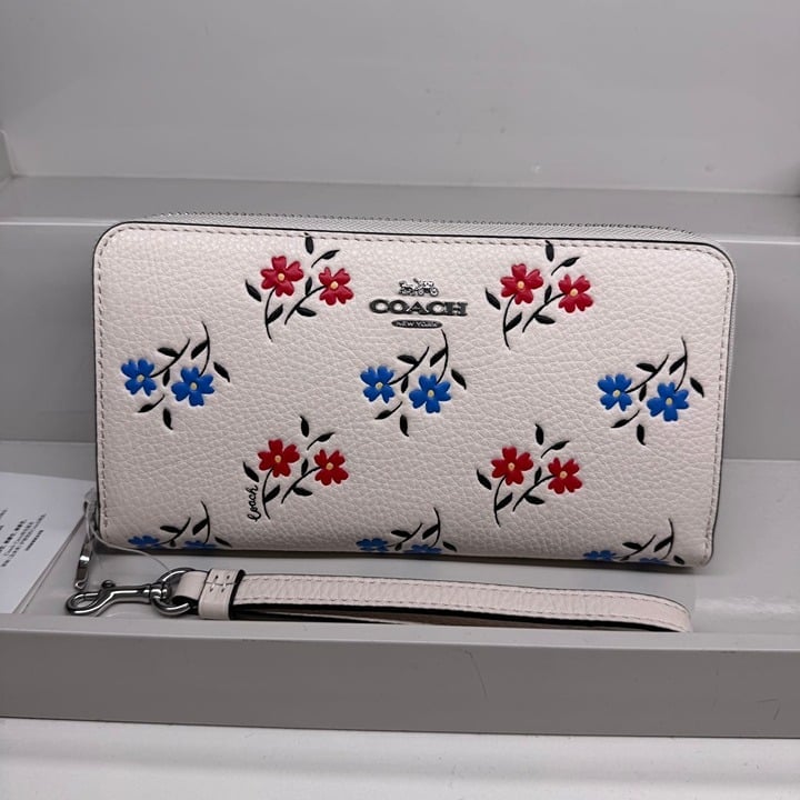 NWT COACH Long Zip Around Wallet With Floral Print CT919