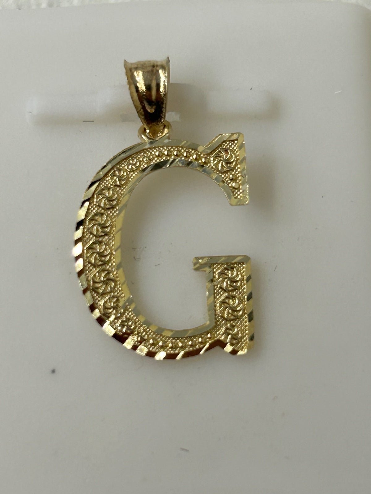 10k yellow gold pendant