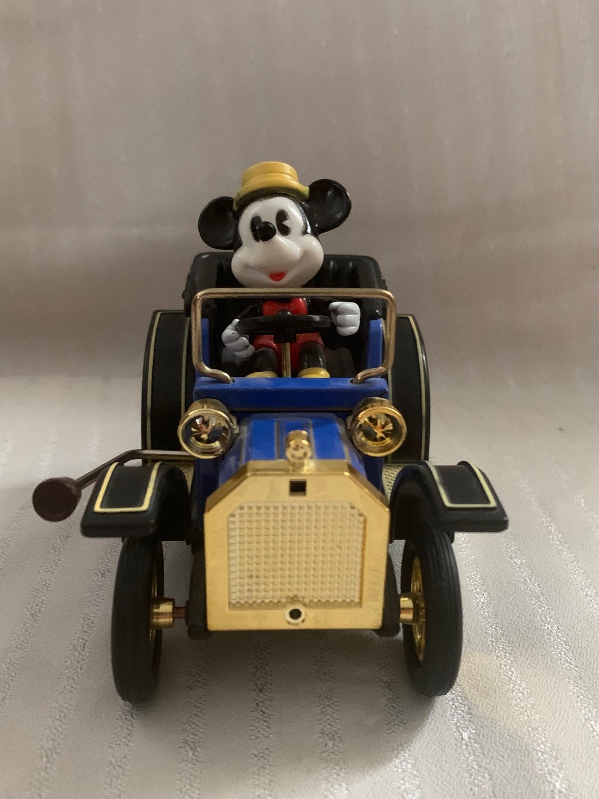 Mikey Mouse Pull Lever Car