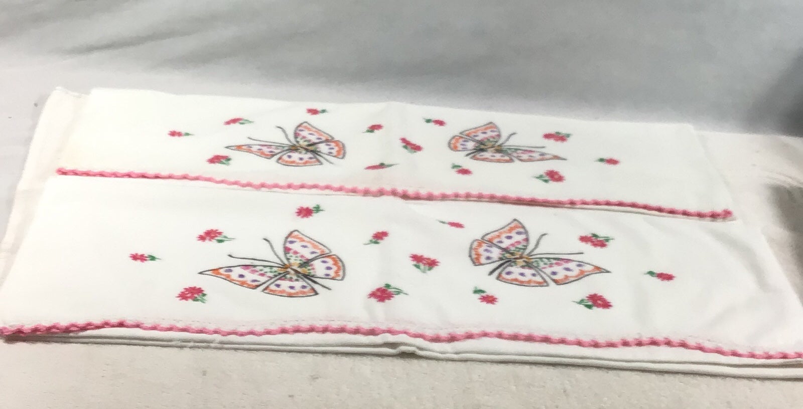 Vintage pair of butterfly embroidered pillow slips. Standard pillow. Sk08