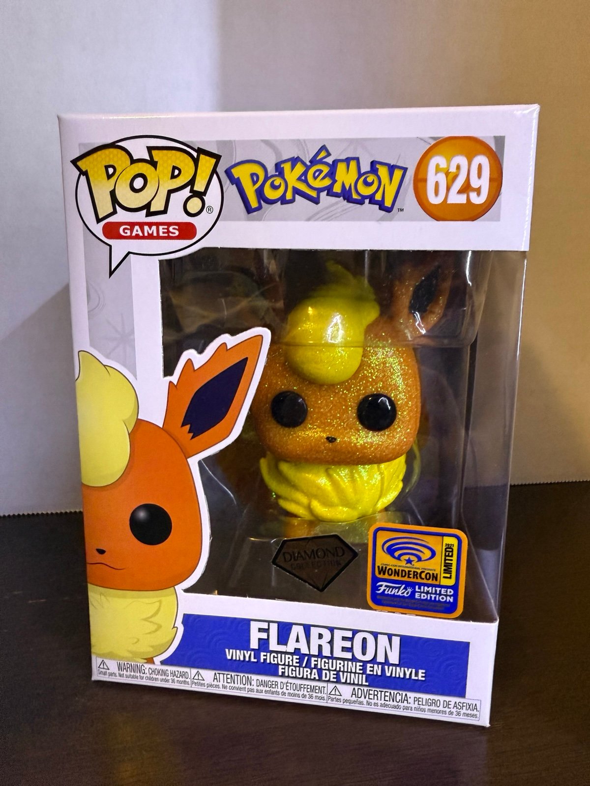 Flareon Pokémon Diamond 2021 Wonder Con Exclusive Funko Pop Con Sticker
