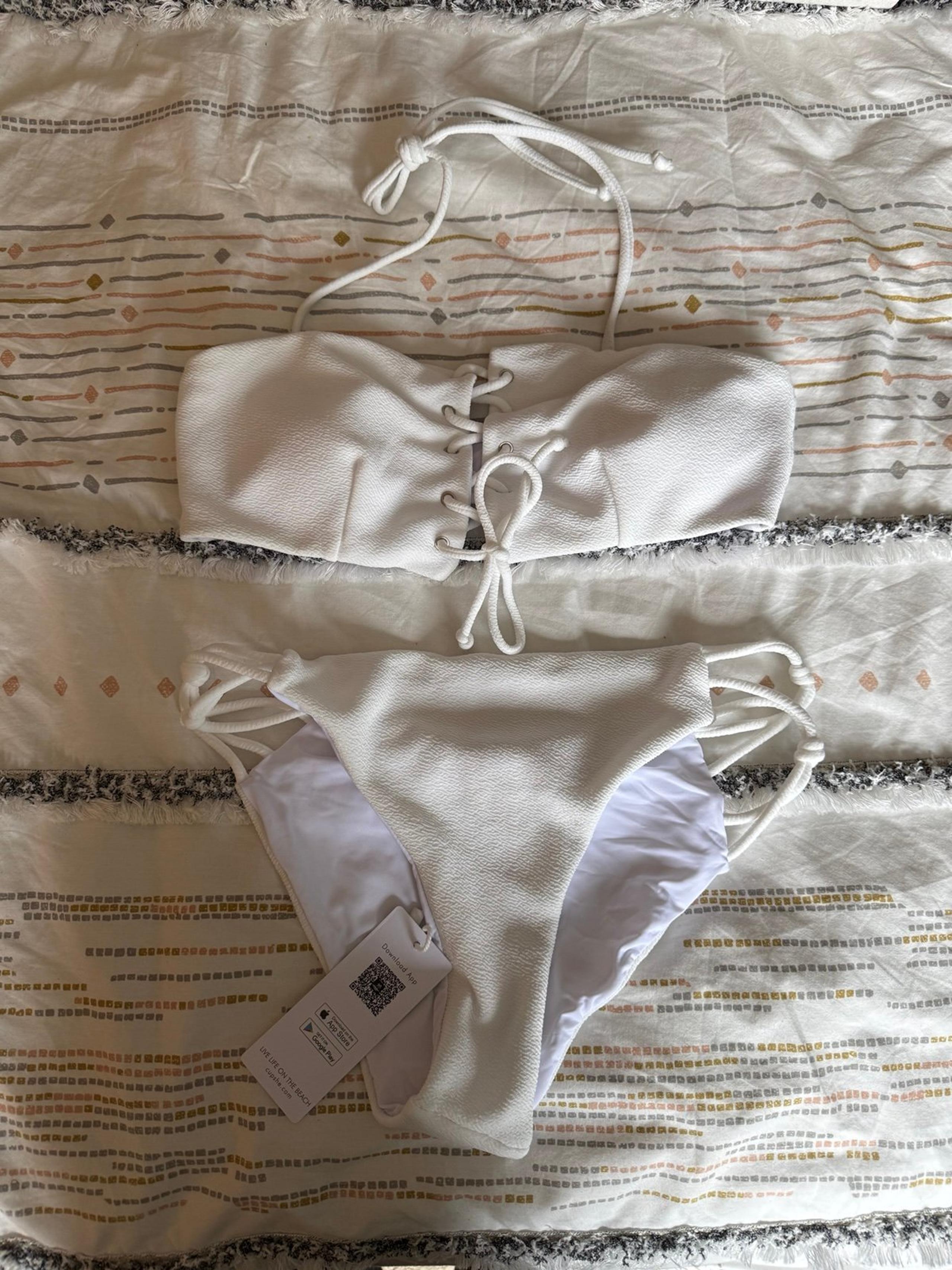 NWT cupshe women’s white bikini with tie front size medium