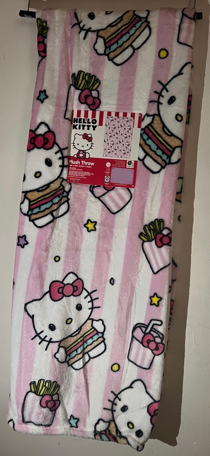 Hello Kitty hamburger blanket