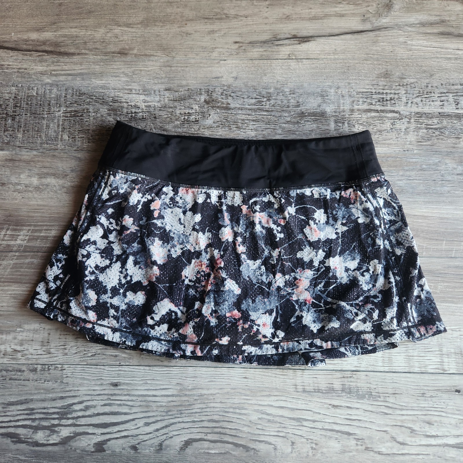 (8) Lululemon Pace Rival Skirt (Regular) *No Panels