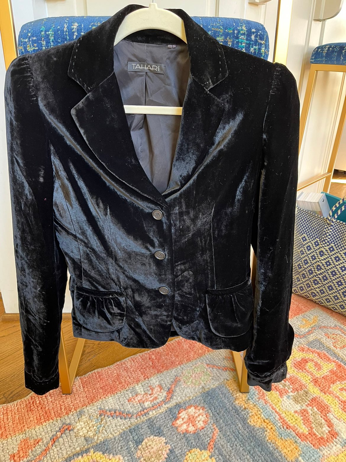 Tahari black velvet blazer