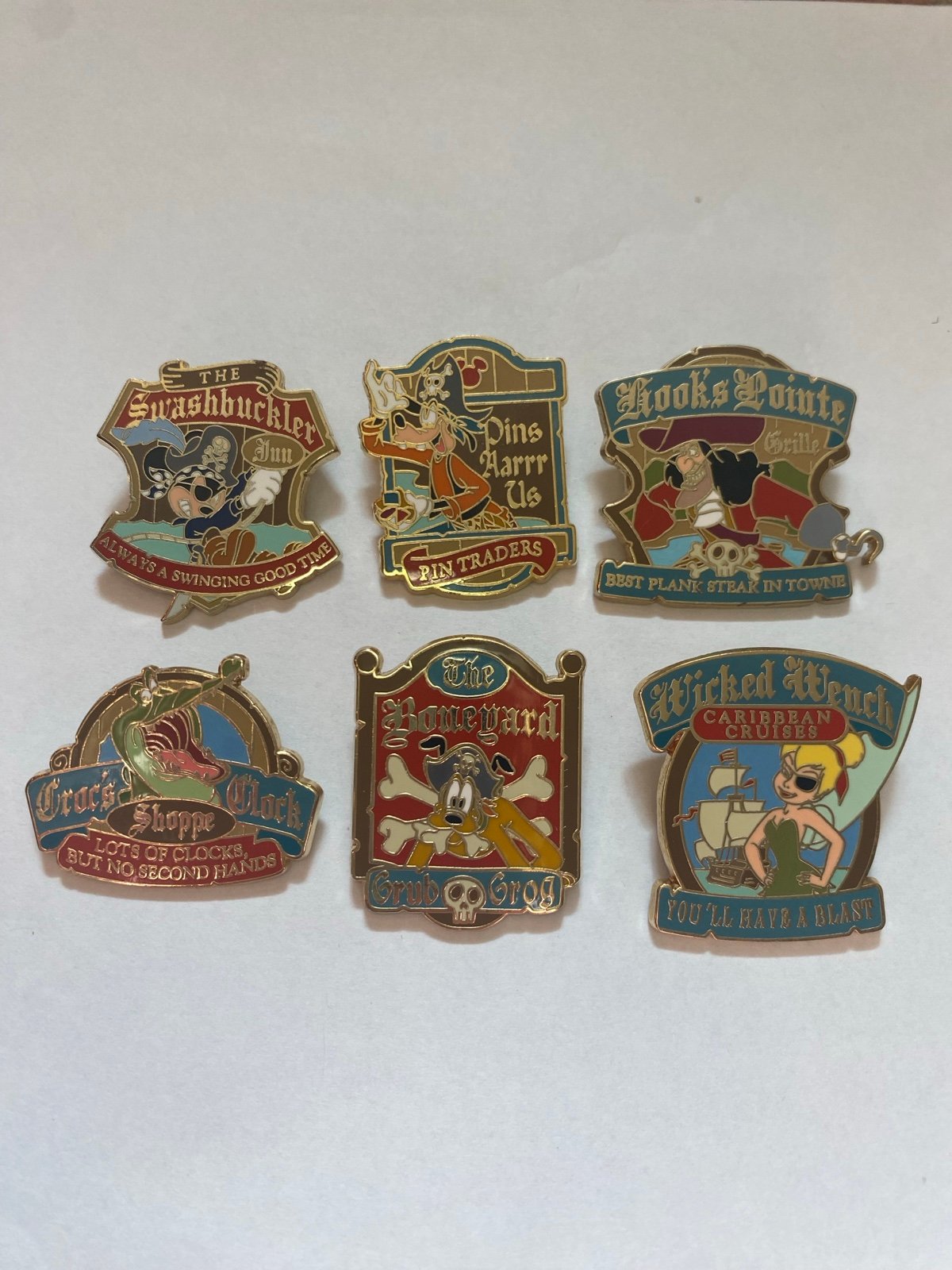 GIFT WITH PURCHASE COMPLETE DISNEY PIN SET