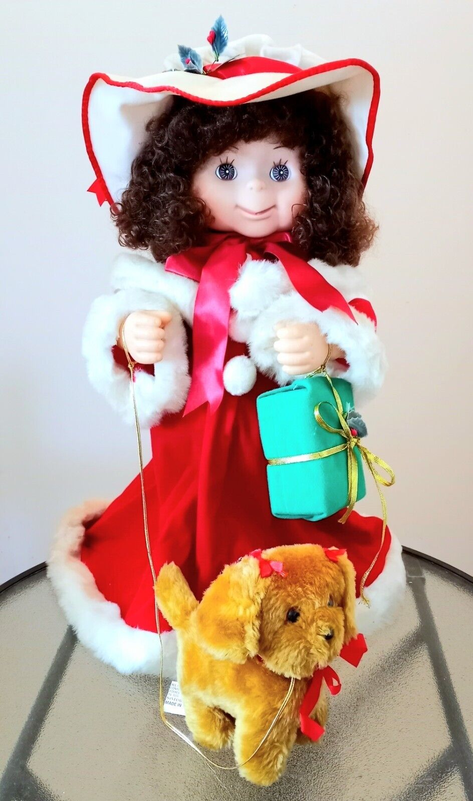 VTG 1993 Santas Best 24 Undercover Kids ALYCIA with DOG & GIFT Animated WORKS!