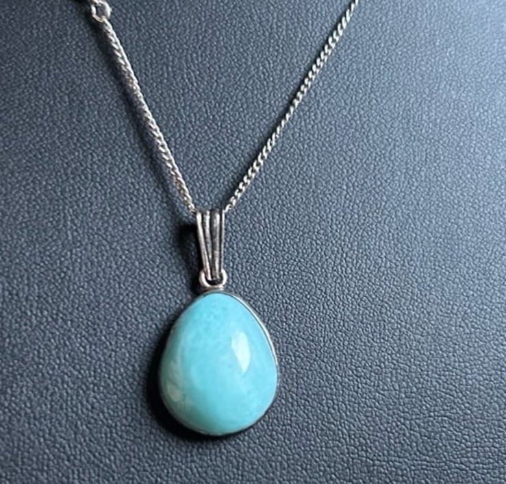 Vintage Sterling silver Larimar Sky blue Gem Stone Pendant necklace.