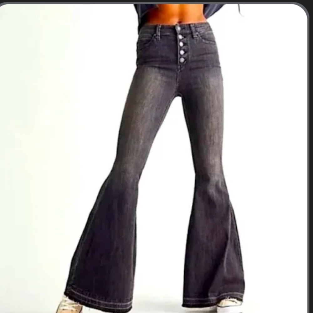 Free people We the free irreplaceable flare jean 26 Button fly