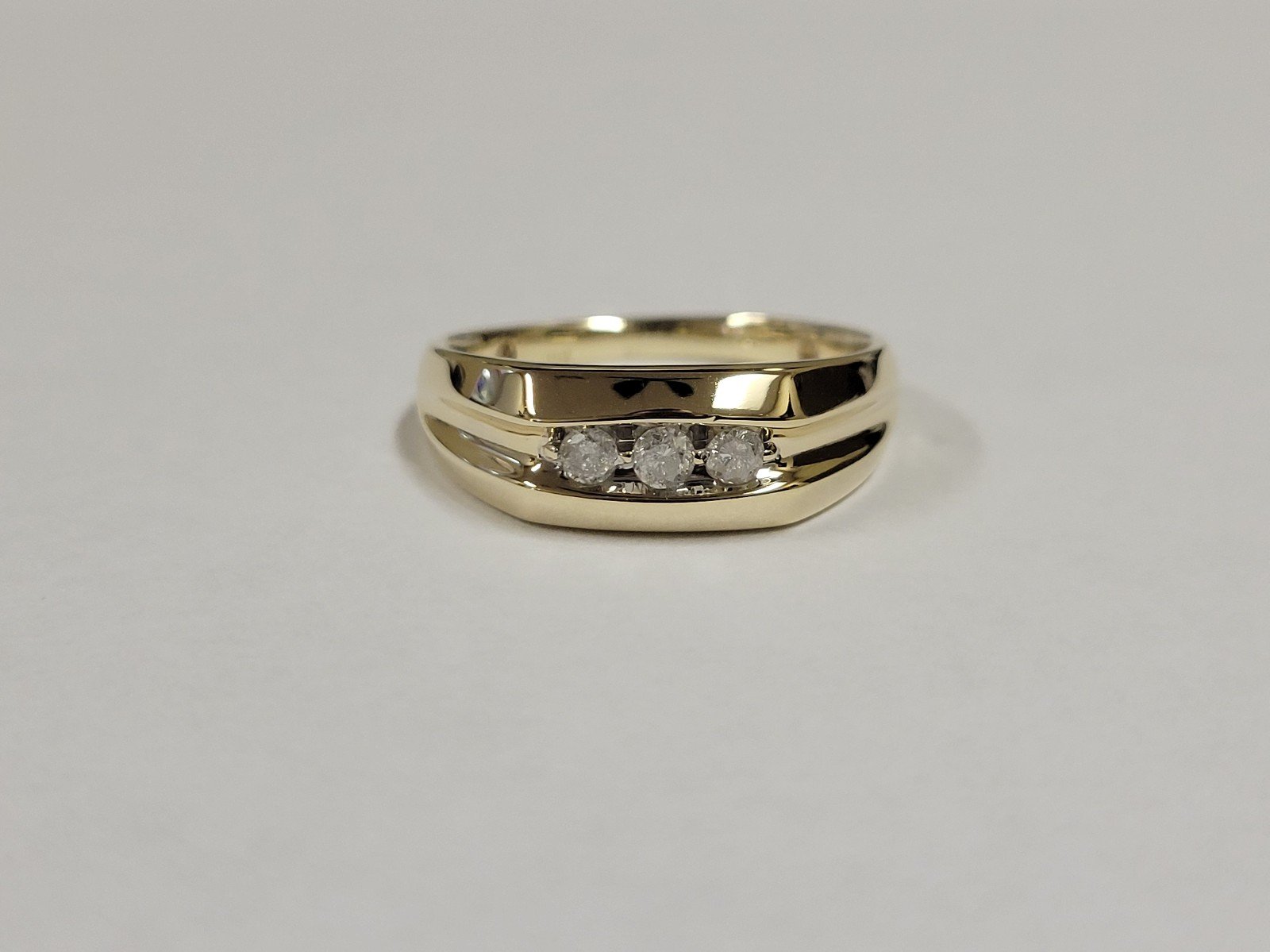 10k Yellow Gold 3 Diamonds Mens Ring Size 12.25