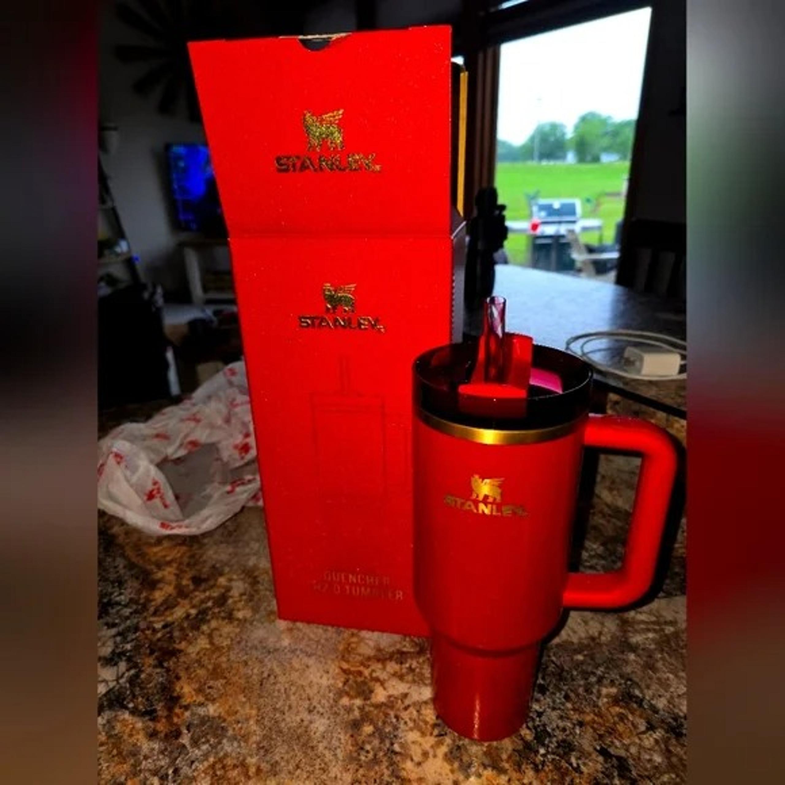 Stanley Scarlet Tumbler Travel Mug with Handle 40 Oz New