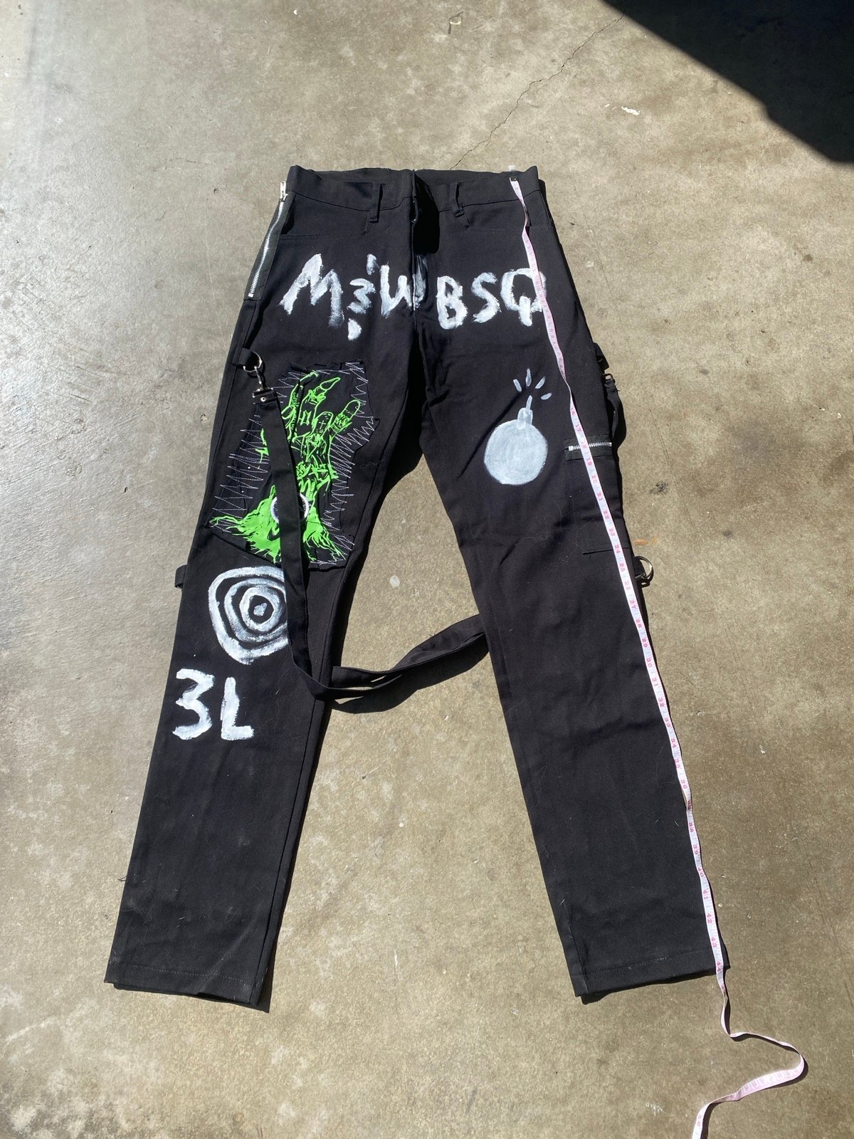 Jeans-conceited zombie