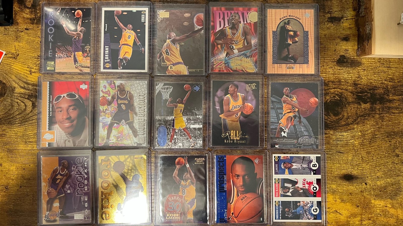 Kobe Bryant 25 card lot- 15 rookies!!