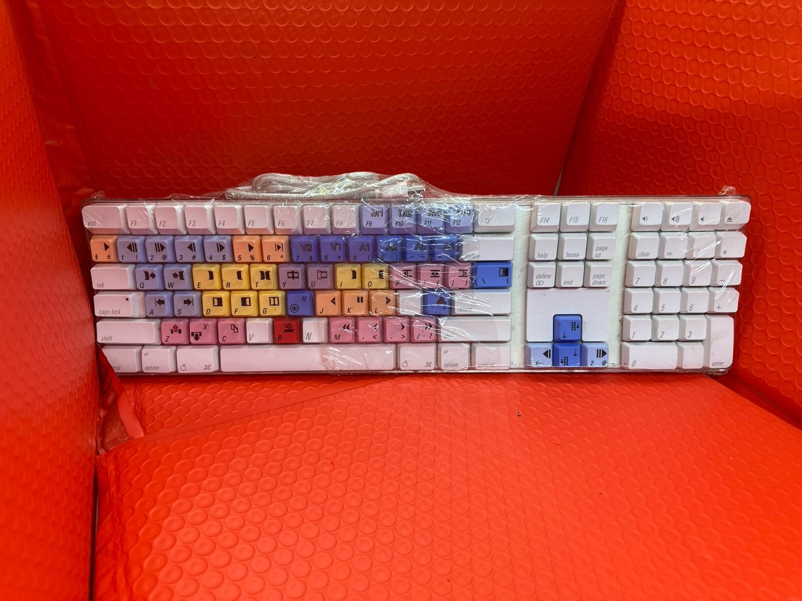 Apple Digidesighn Keyboard A1048 USB Wired Final Cut Pro Colored Keys Very Rare