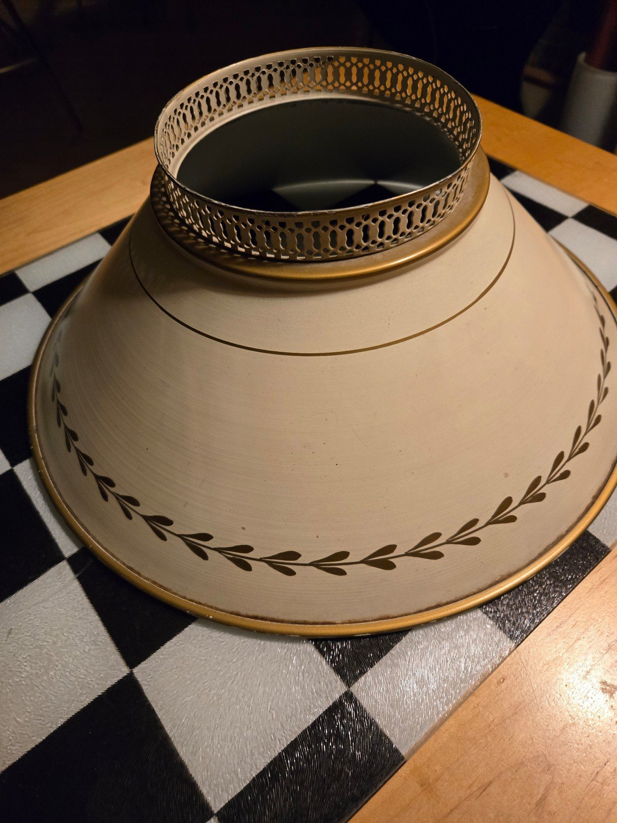 Vtg TOLE METAL LAMP Shade