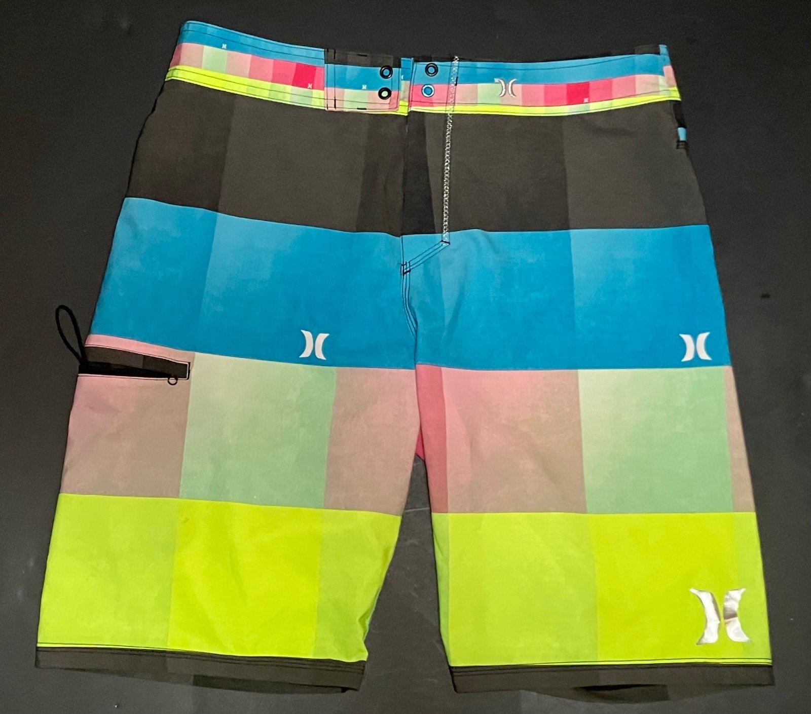 HURLEY BOARD SHORTS SWIM TRUNKS MENS SIZE 32” GEOMETRIC PATTERN