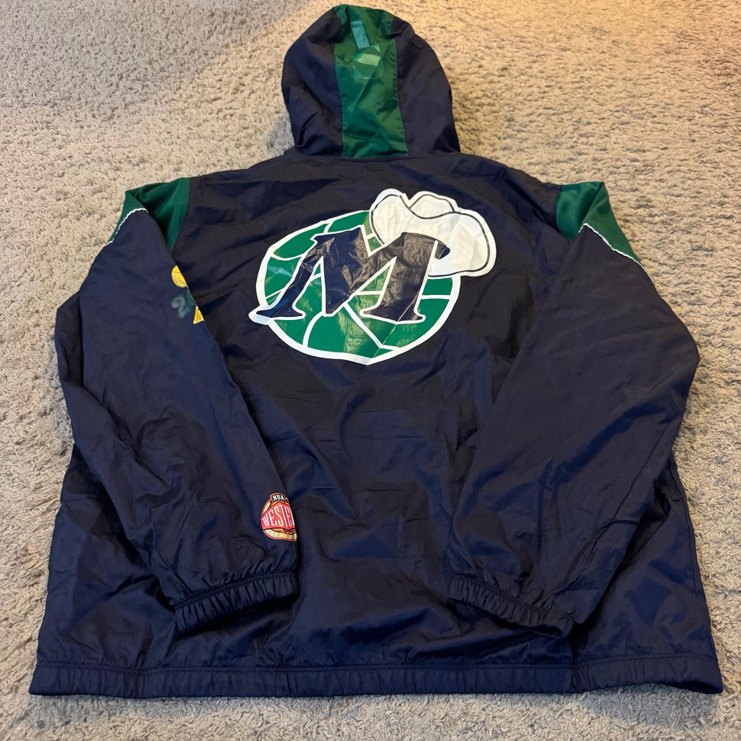 Men’s Mitchell & Ness x NBA Dallas Mavericks Team OG Logo Anorak Jacket