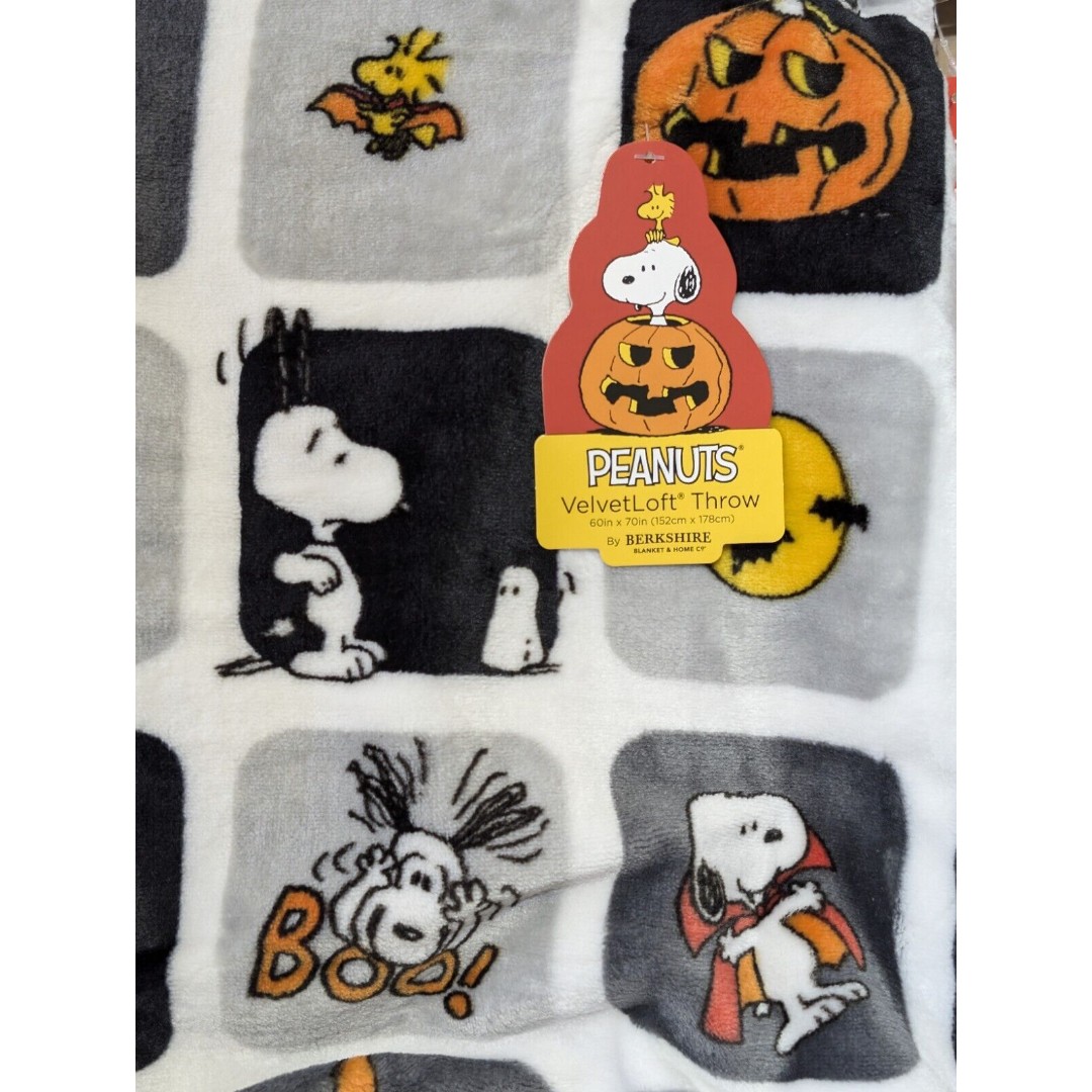 Peanuts Snoopy Halloween Jack O Lantern Velvety Soft Blanket Throw
