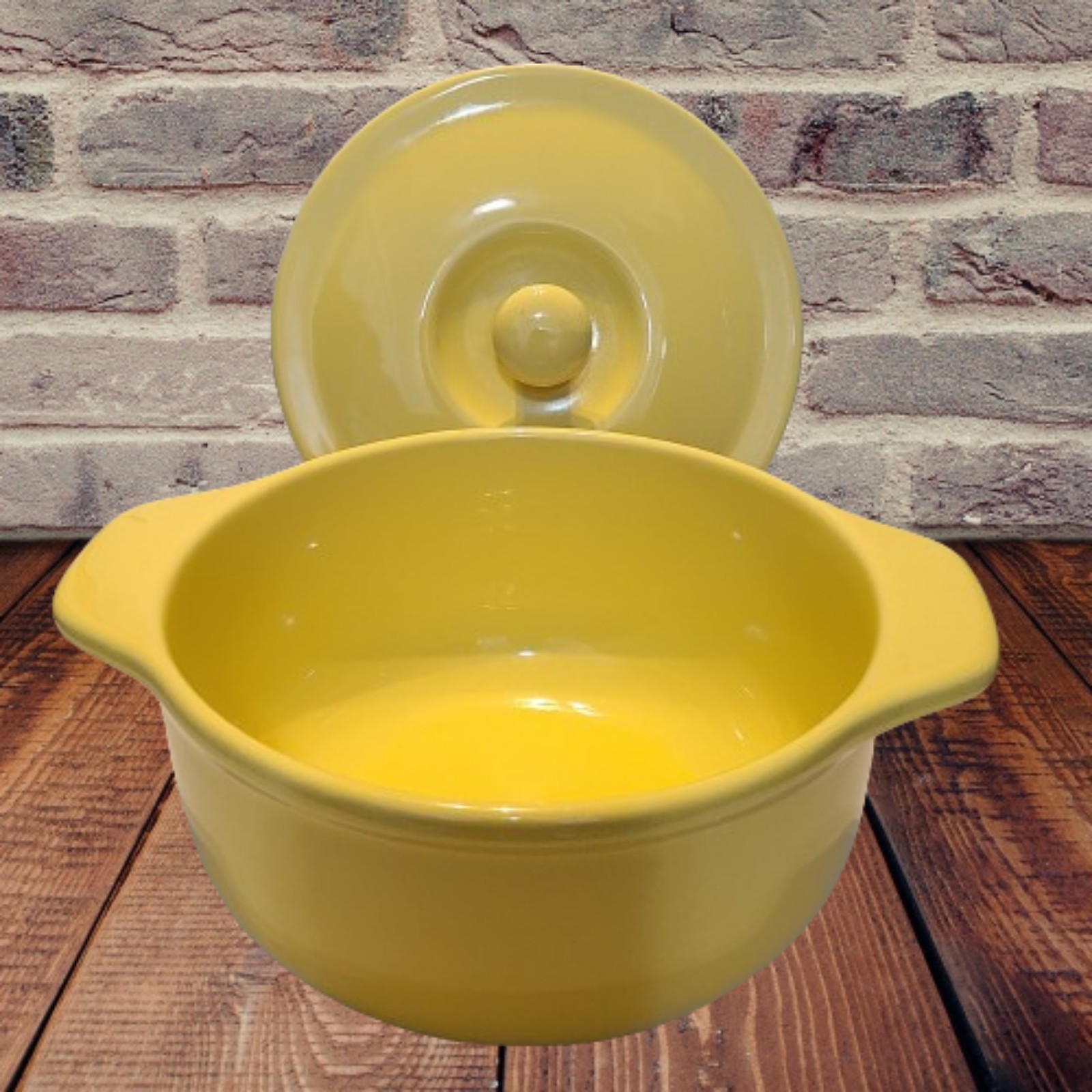 Chantal Ceramic baker casserole with lid 1 3/4 qt