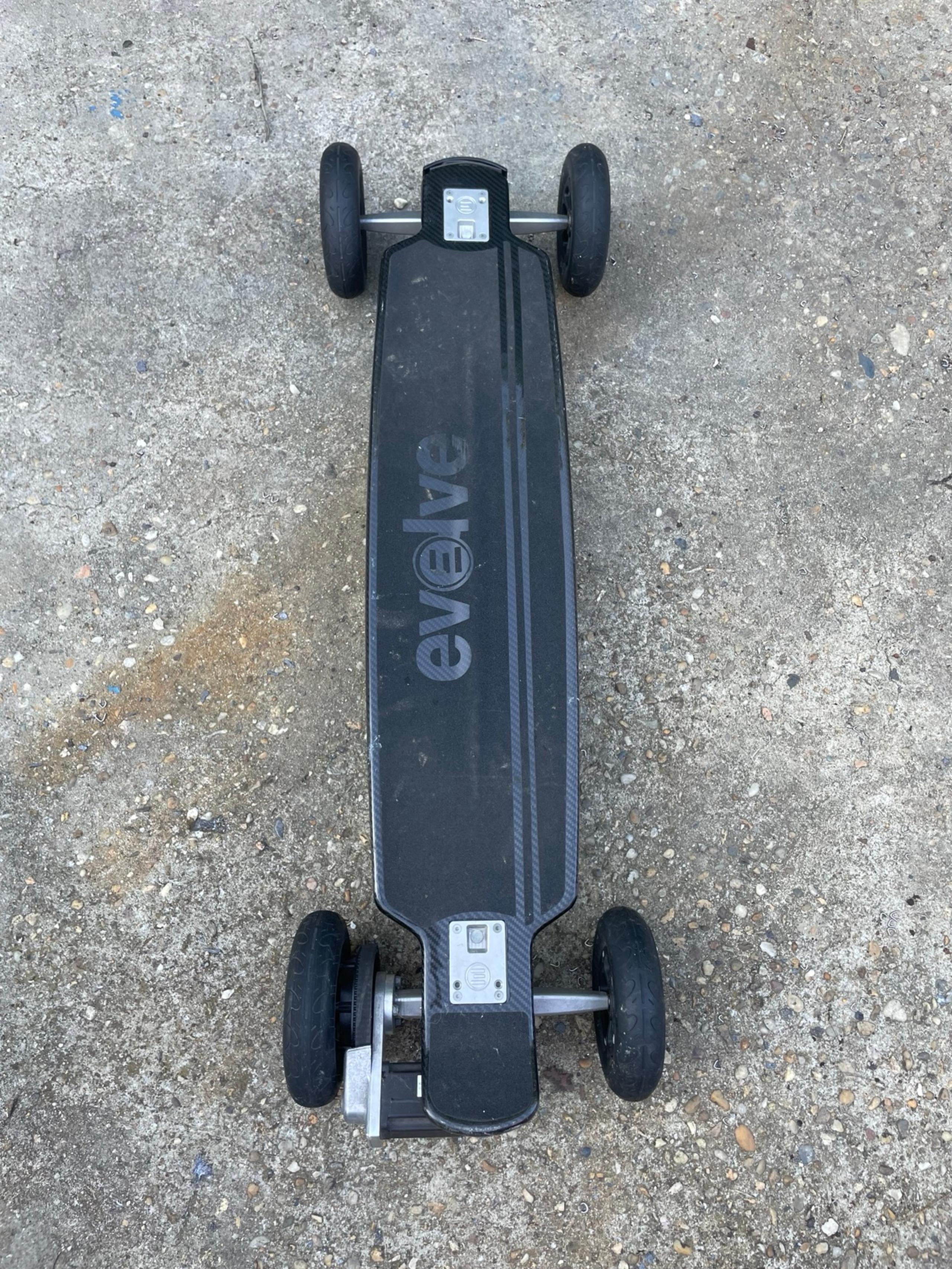 Evolve Carbon GT All Terrain Electric Skateboard, runs great with trigger remote