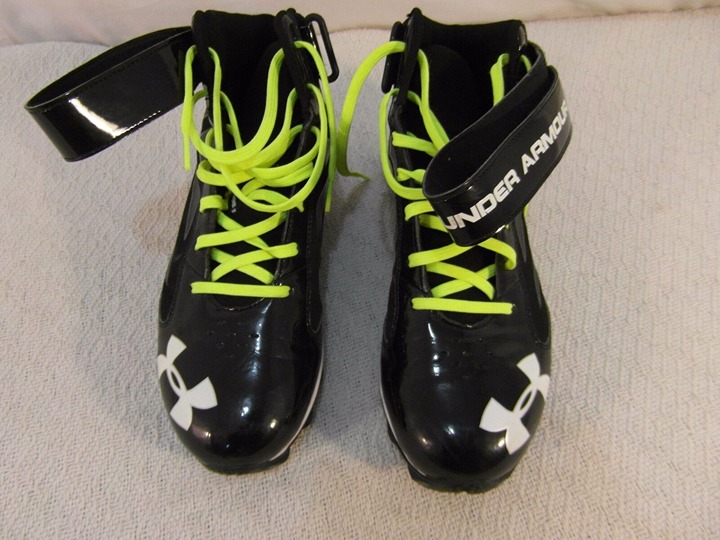 sz9 MEN's UNDER ARMOUR BLACK WHITE LOGO GREEN LACES FOOTBALL CLEATS NM 33273