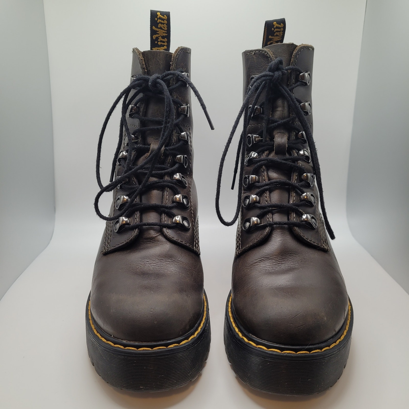 Dr. Martens LEONA Brown Orleans Dark Taupe Leather Lace Up Platform Heel Size 7