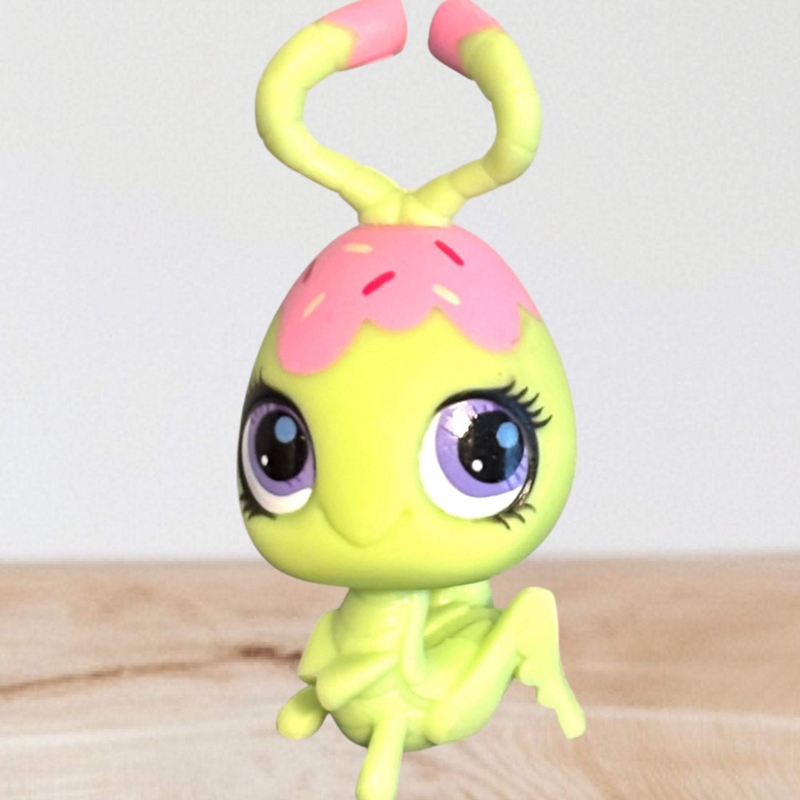 Littlest Pet Shop LPS #3002 Green Grasshopper Cricket