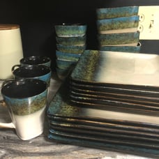 Dinnerware set