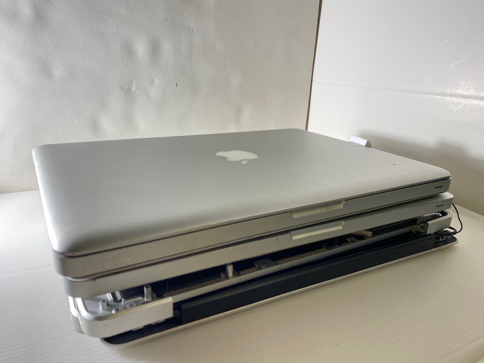 LOT of MacBook Pro Apple