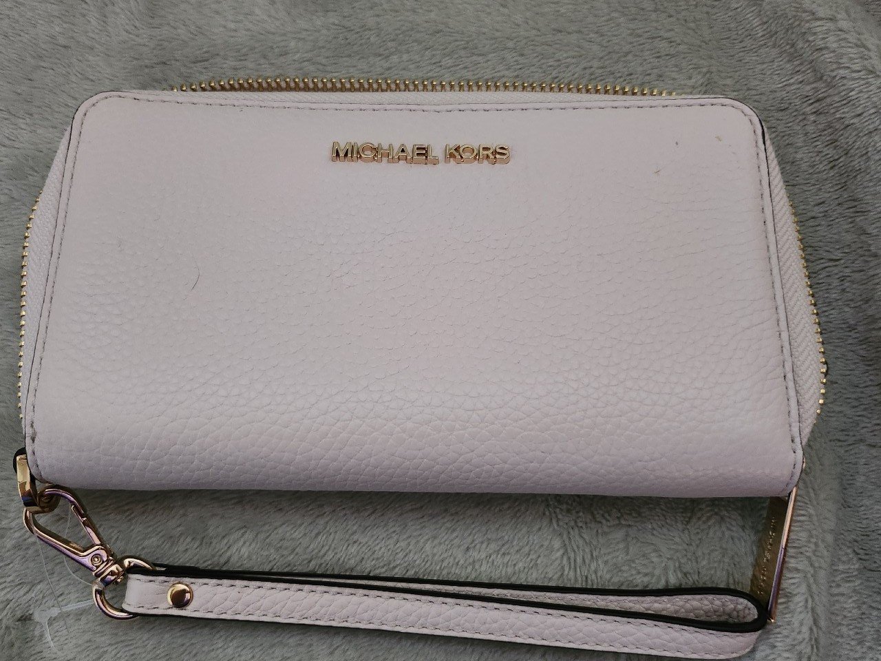 michael kors travel smartphone wristlet