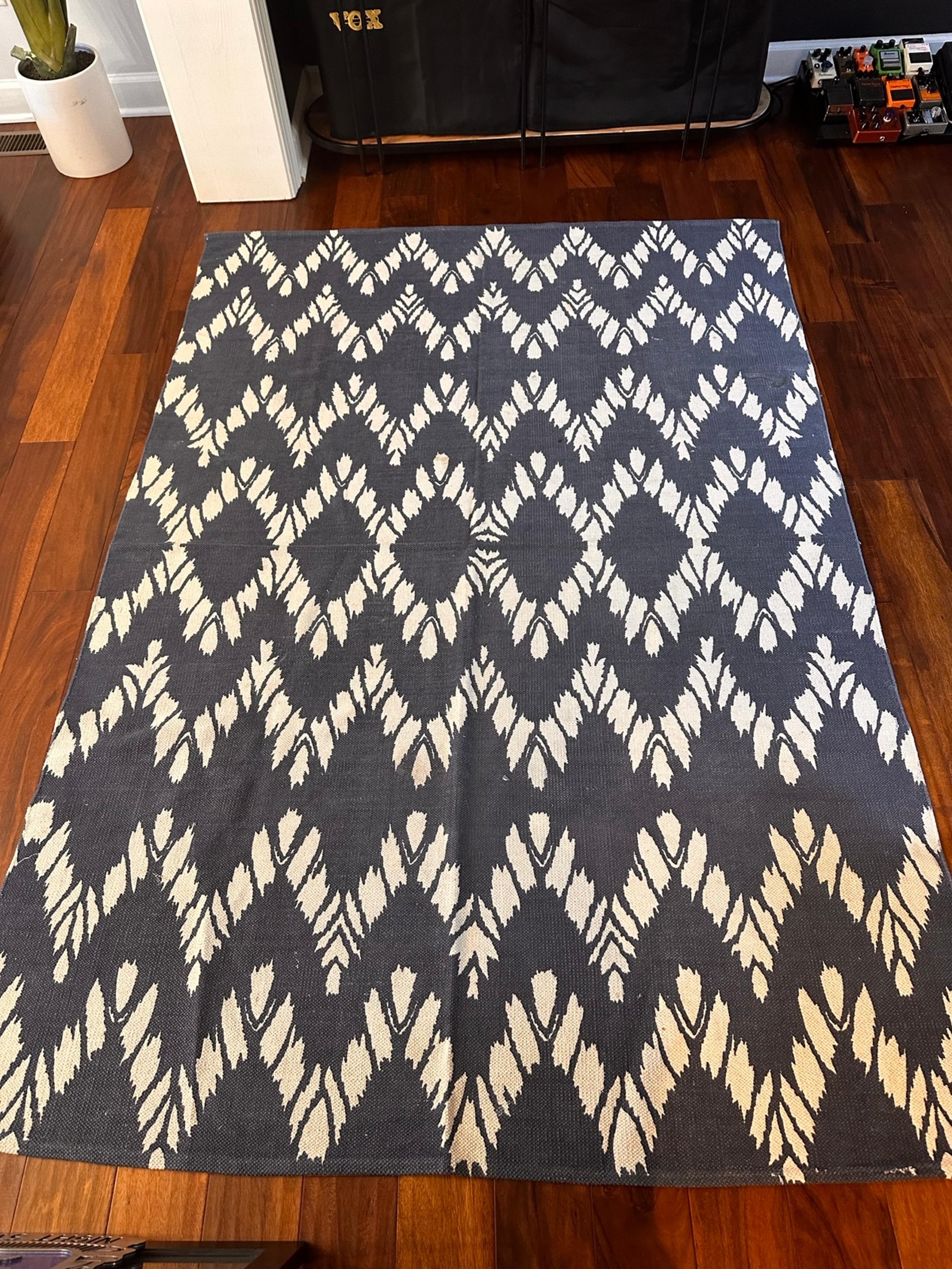 Urban outfitters 5 x 7 rug