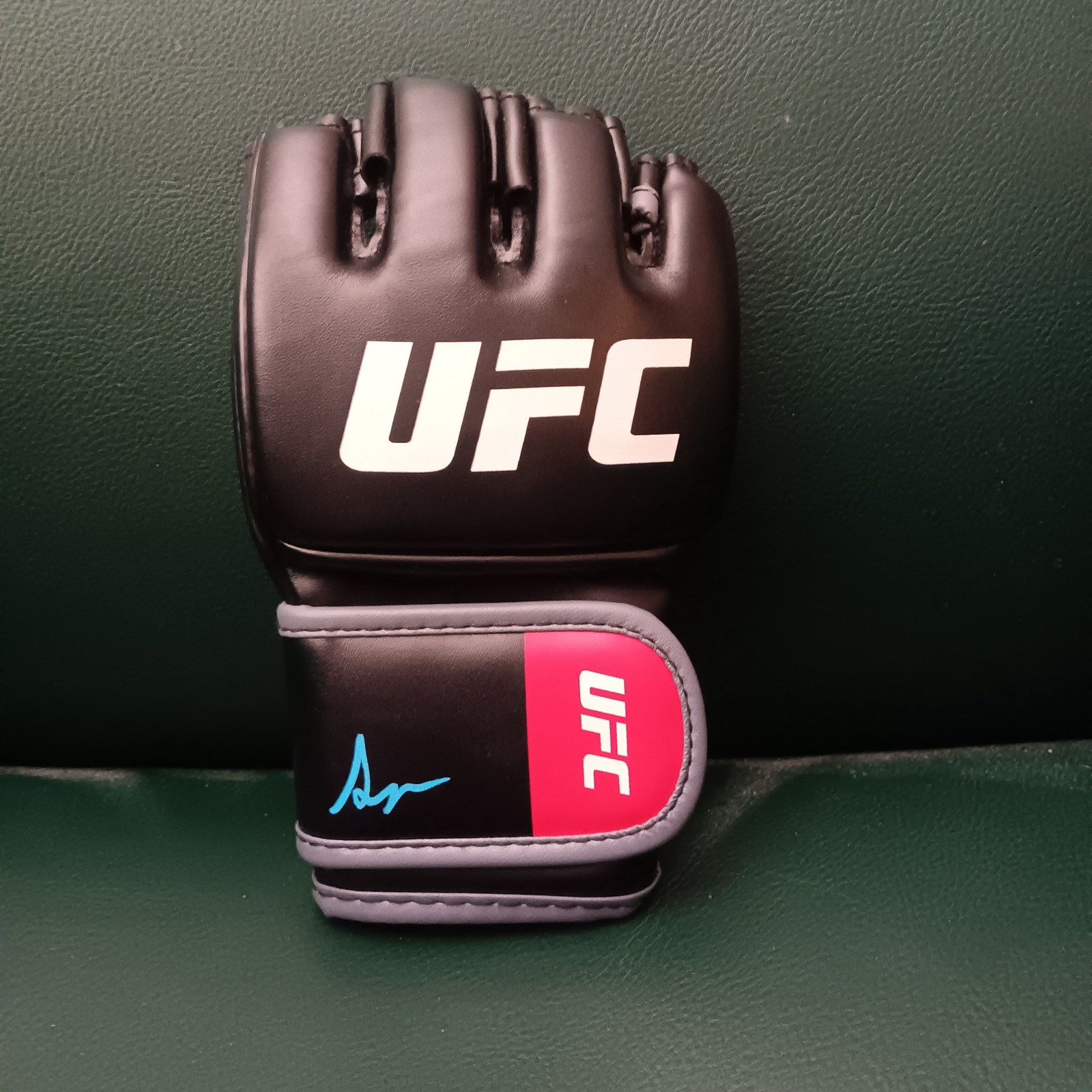 Sean O'Malley signed glove w JSA authentication mma ufc autograph