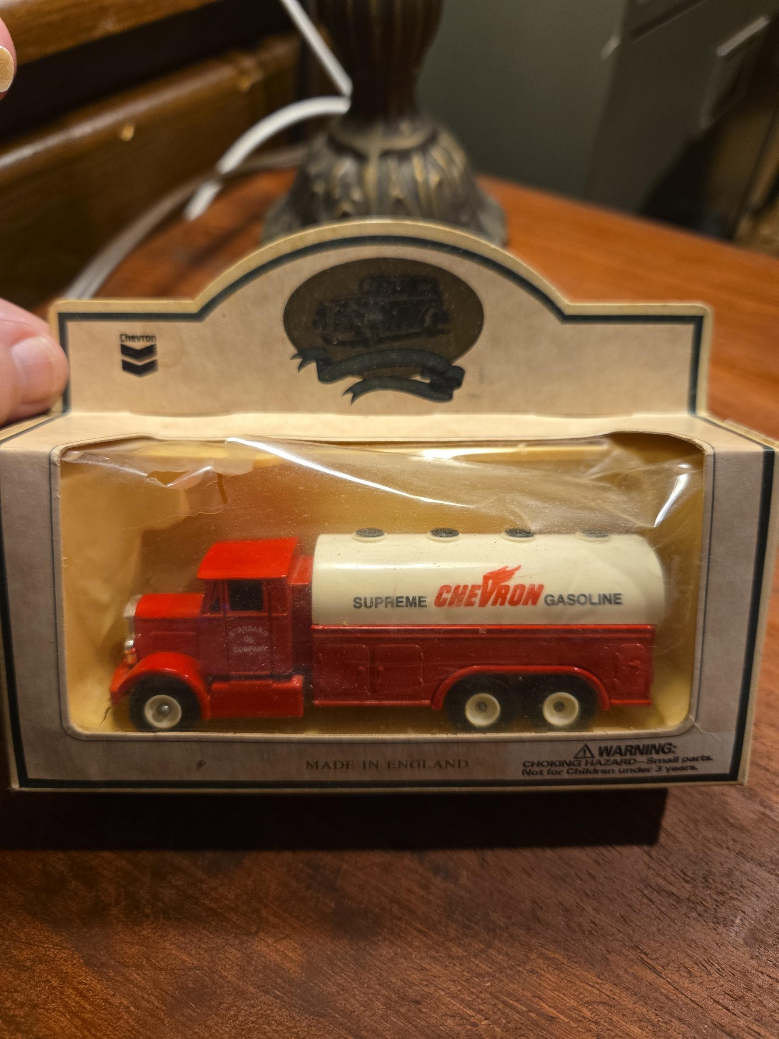 Chevron Commemorative Model Gasoline 1937 6 Wheel Die Cast Truck