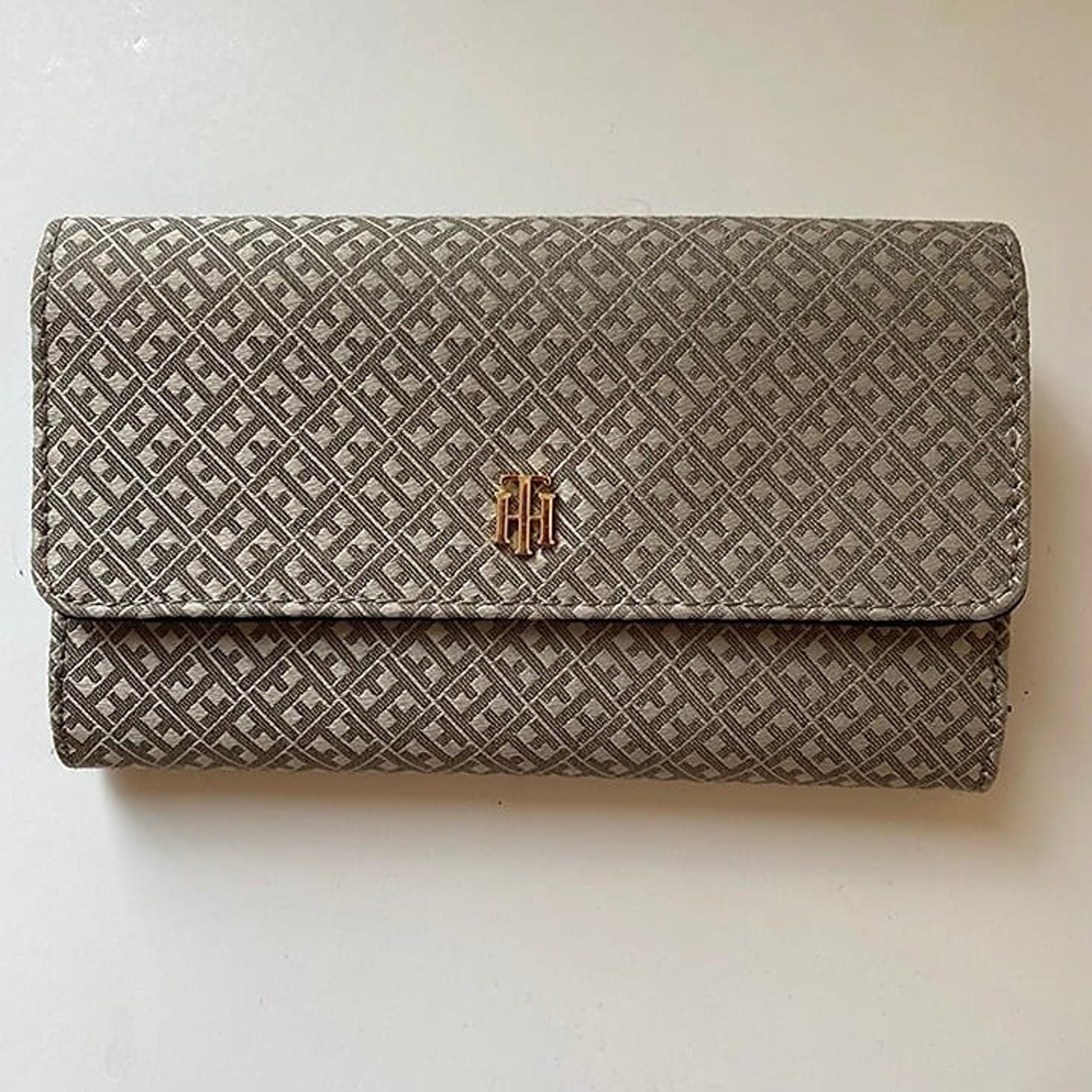 Tommy Hilfiger Women's Wallet