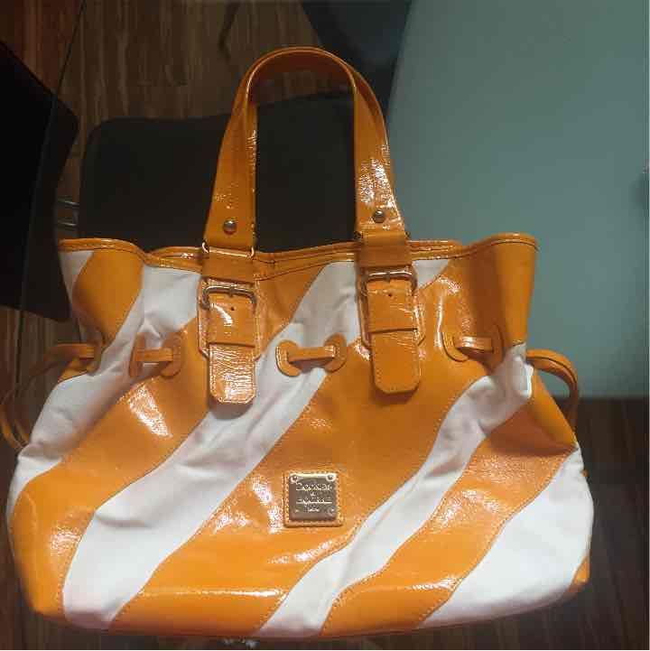 Dooney and Bourke tote hand bag
