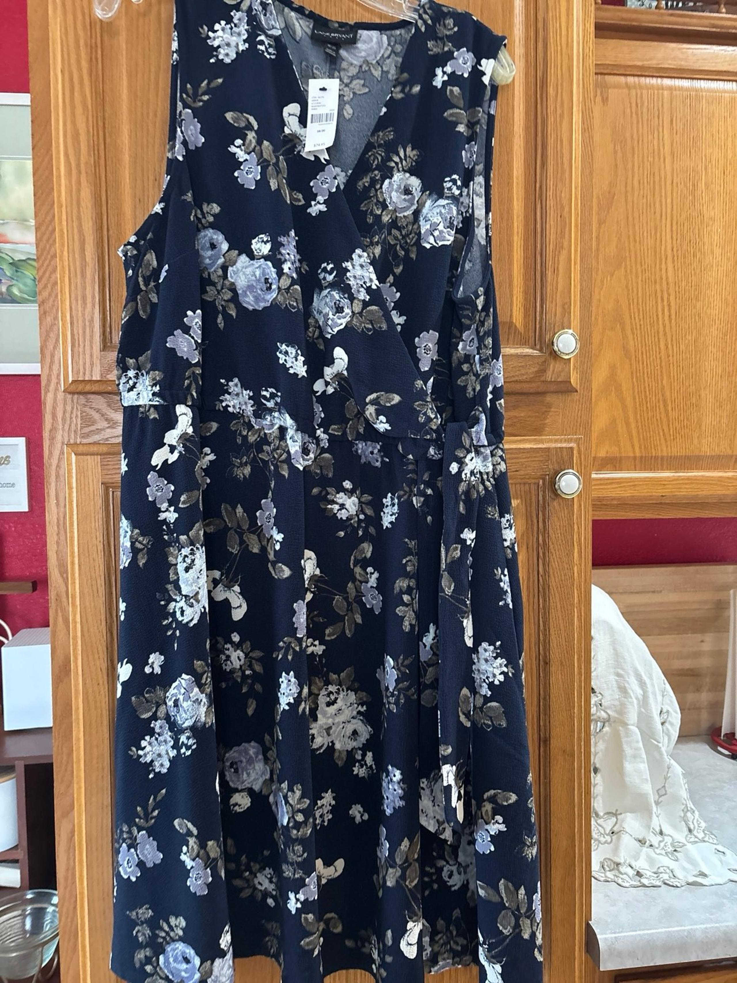 Womens 18/20 navy blue printed floral knee length dress