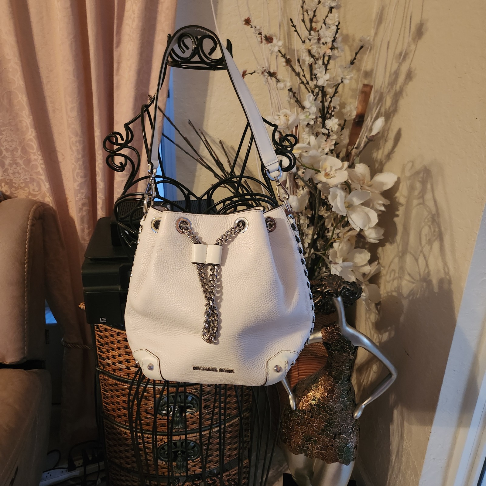 michael michael kors alanis pebble leather bucket bag