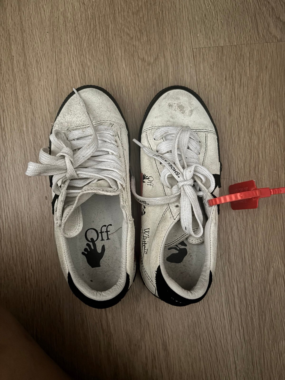 OFF WHITE SNEAKERS