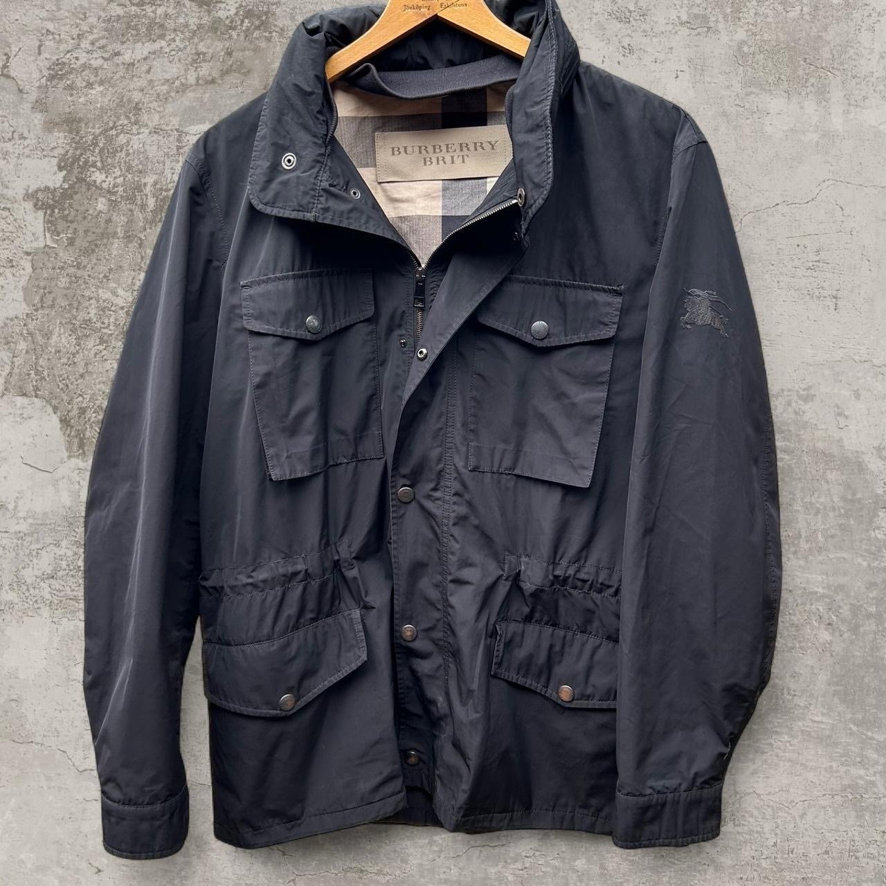 Burberry Britt Black Hooded Rain Jacket
Packable hood XL