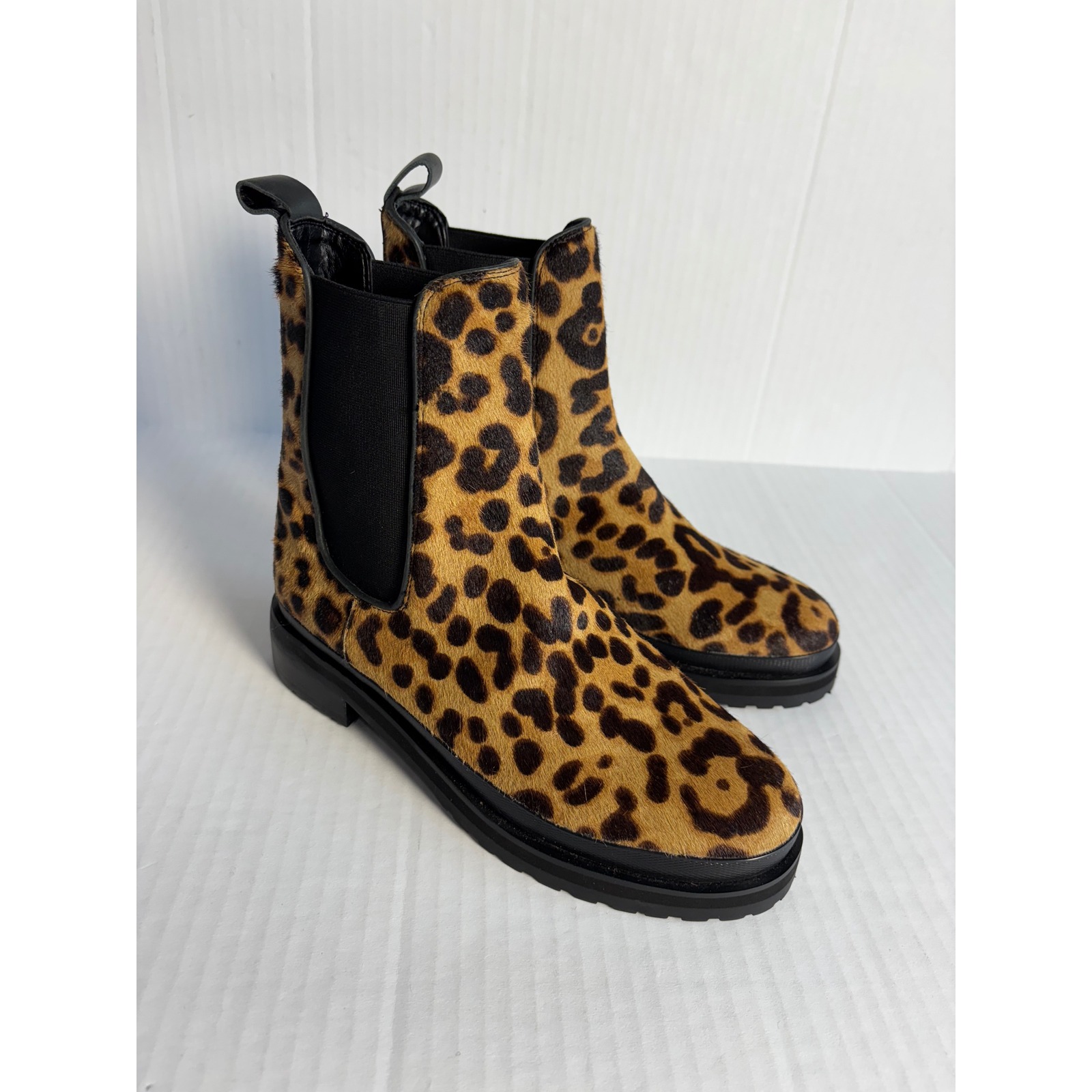 Aerosoloes Chelsea Boots Leopard Cheetah Print Ankle Booties size 6