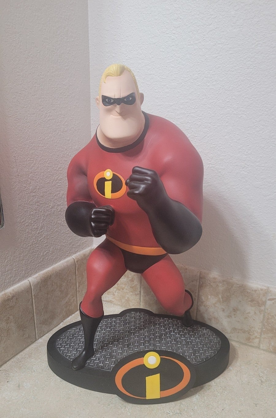 Extremely Rare Fit Bob Neca Statue