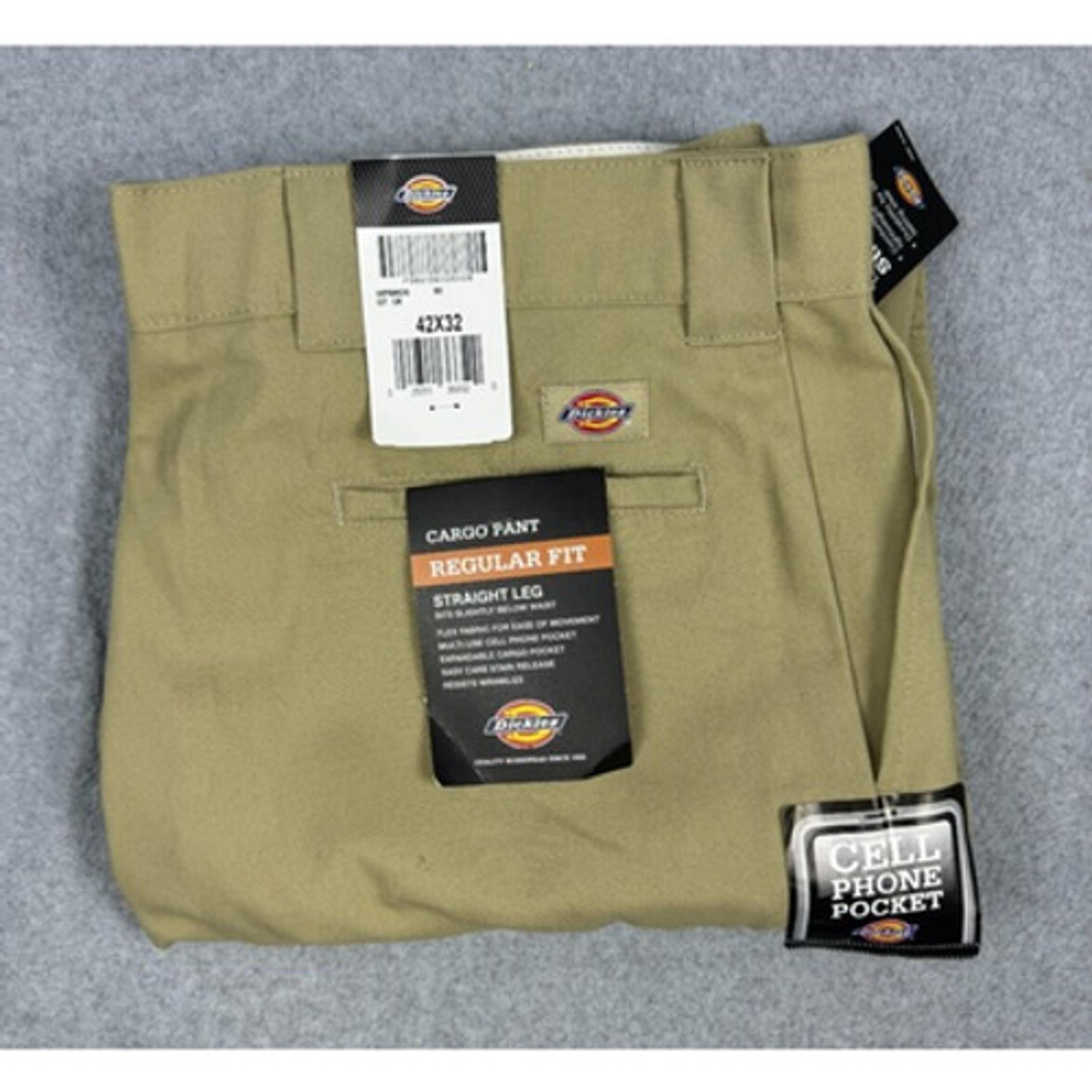 Dickies Flex Cargo Pants Size 42x30 Desert Khaki NWT Cell Phone pocket WP595DS