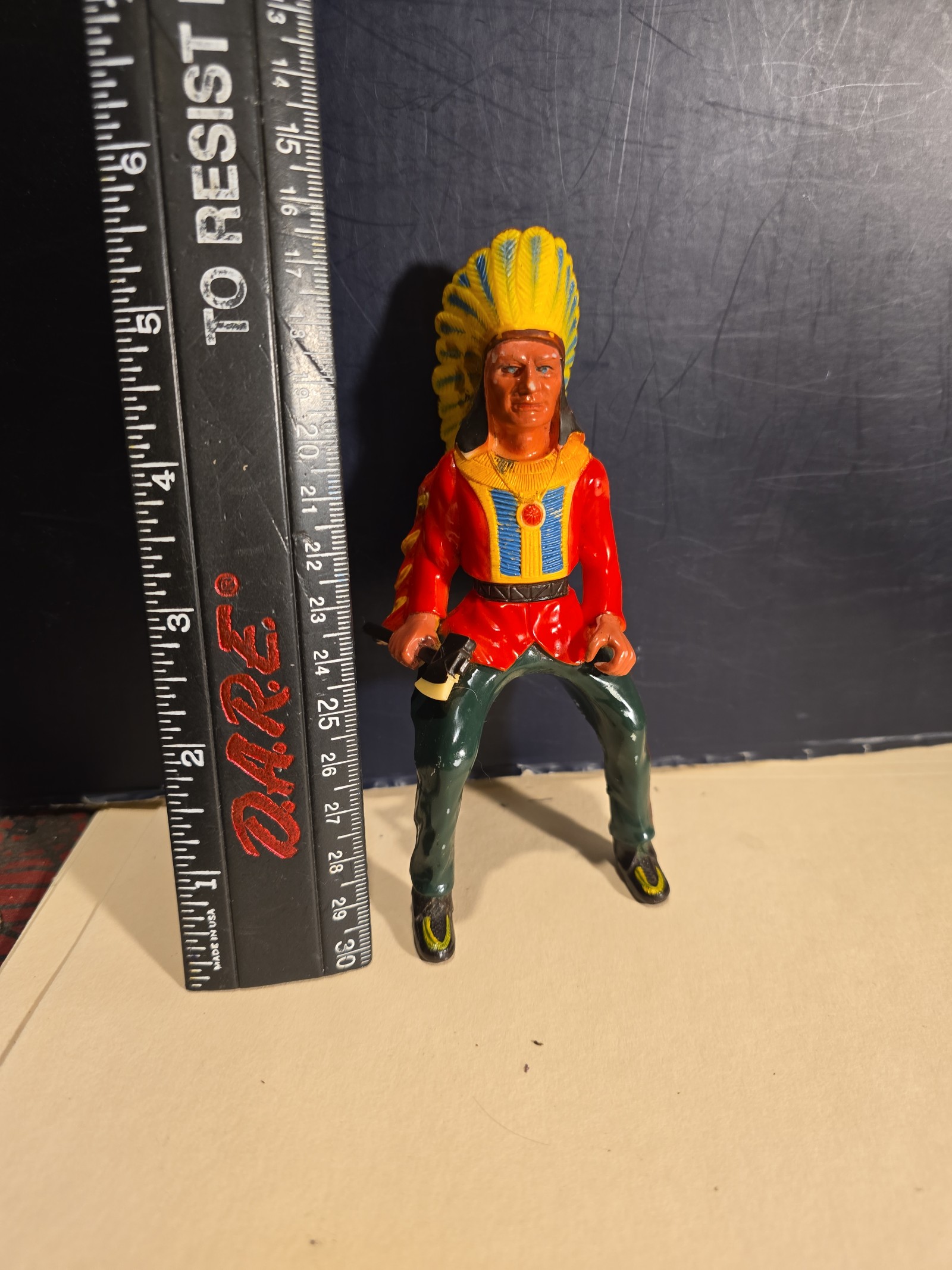 111824 Vintage American Indian Chief Hard Plastic Figure Cowboy Western Toy#stud - detail