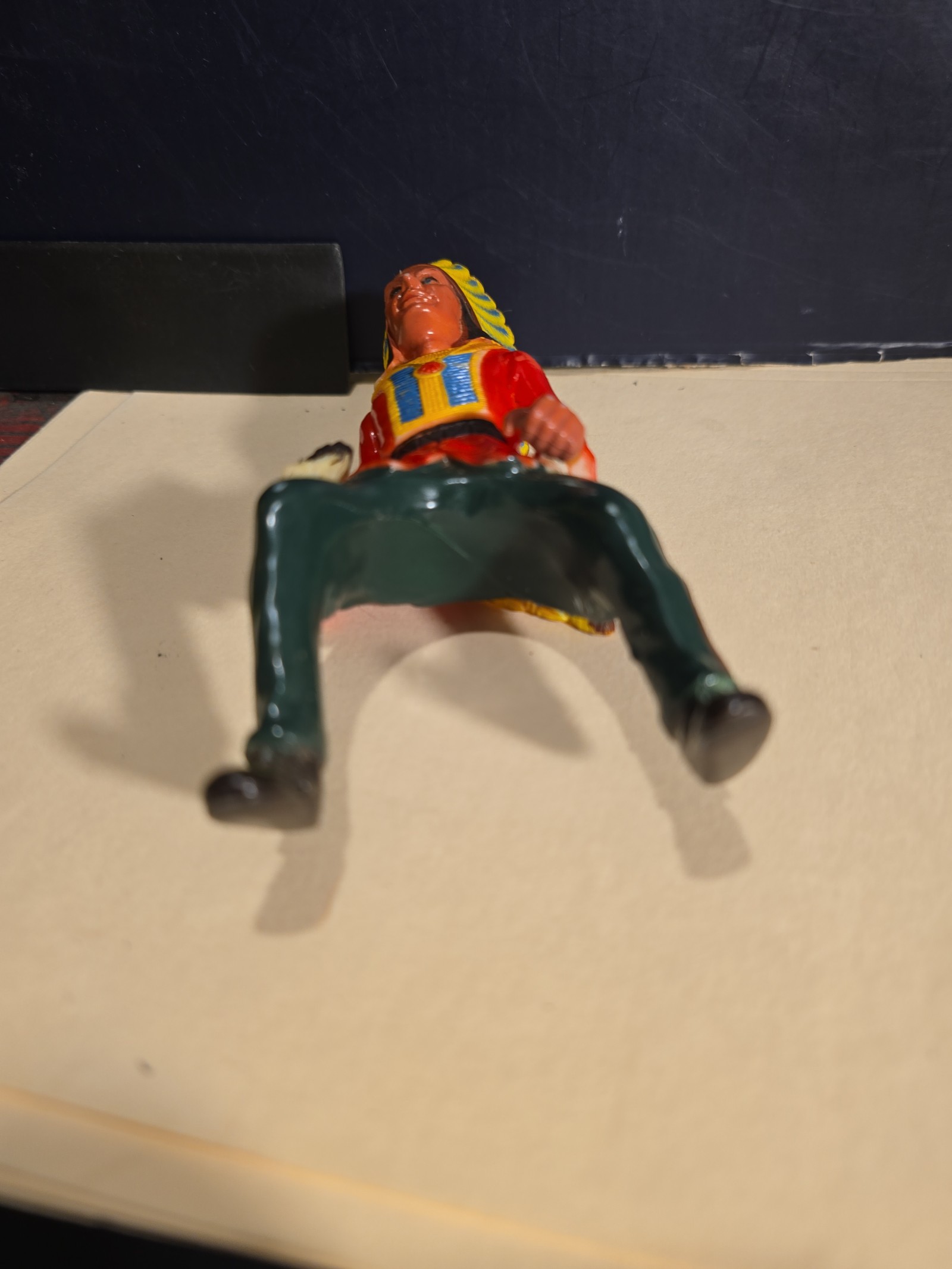 111824 Vintage American Indian Chief Hard Plastic Figure Cowboy Western Toy#stud - detail