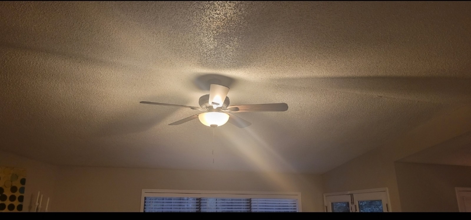 52 Hampton Bay Fan