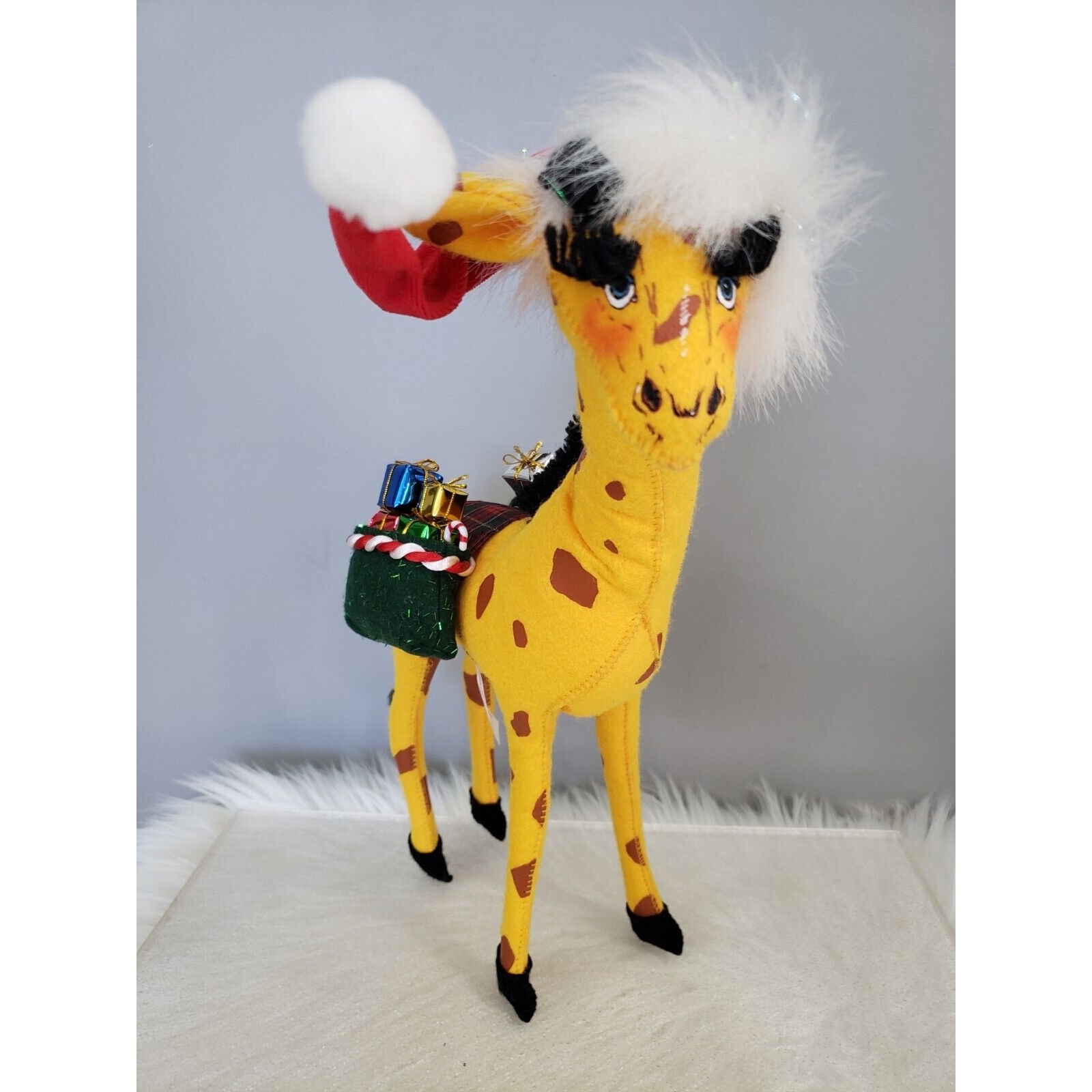 2005 Annalee Christmas Santa Giraffe with Presents 15 Tall